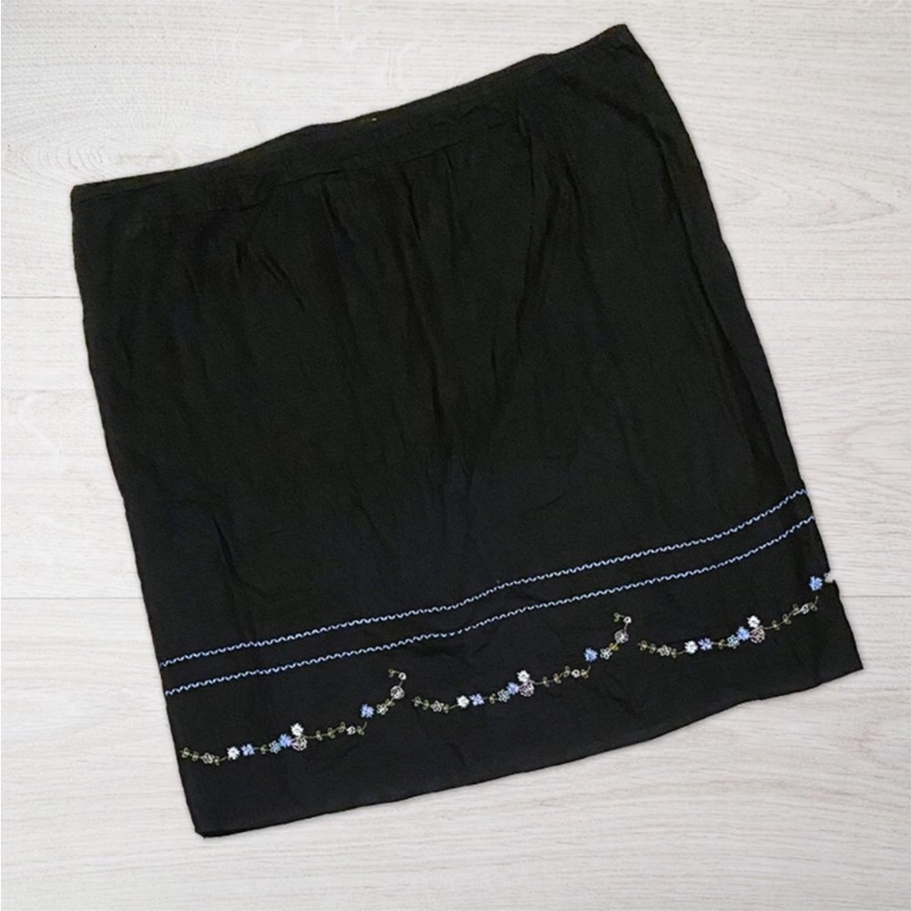 Xhilaration Floral Embroidered Woven Pull On Skirt